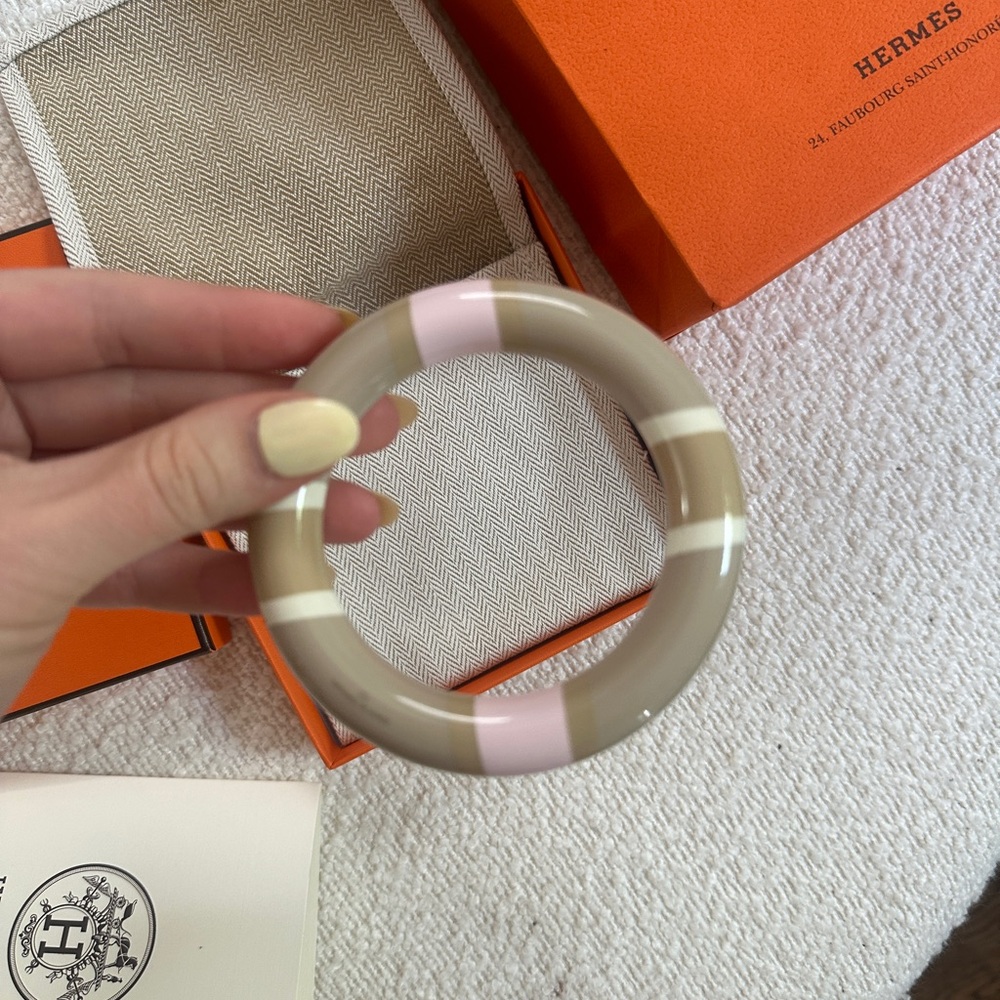 Hermes Cream and Pink Bracelet Bold Modern Design - Picture 3 of 7